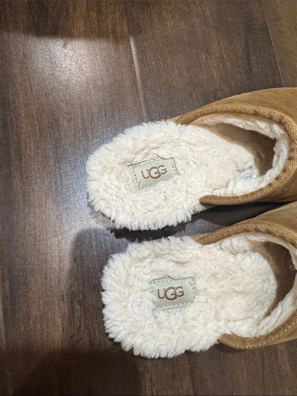 UGG Kids Chestnut Slip-On Shearling Clog Slippers